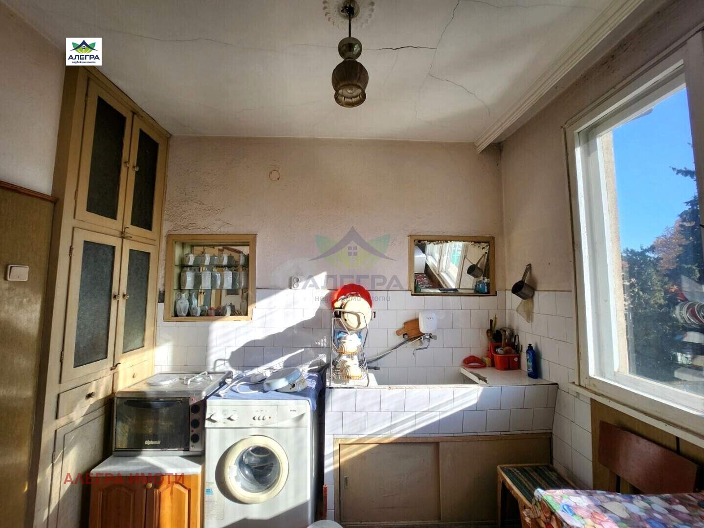 Продава ЕТАЖ ОТ КЪЩА, гр. Пазарджик, Център, снимка 2 - Етаж от къща - 47894782