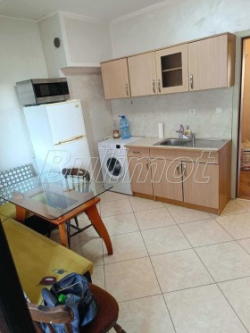 1 Schlafzimmer Zentar, Warna