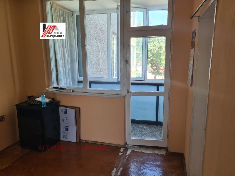 Продава  4-стаен град Кърджали , Център , 87 кв.м | 13843243 - изображение [9]