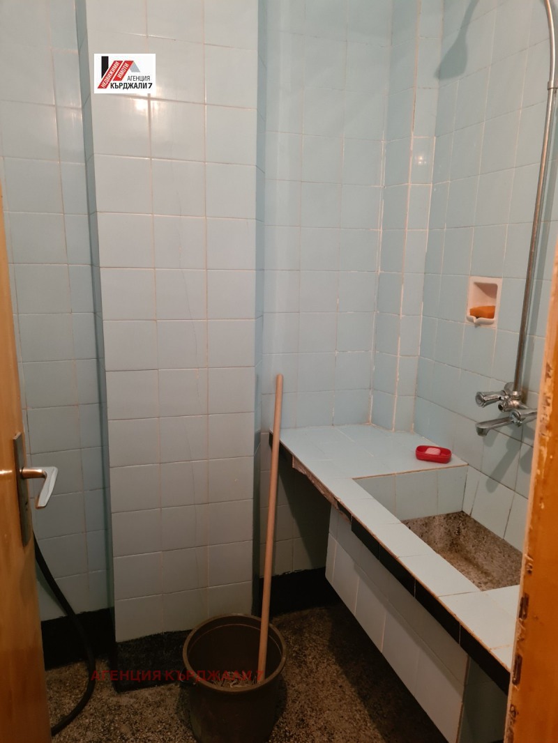 Продава  4-стаен град Кърджали , Център , 87 кв.м | 13843243 - изображение [13]