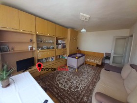 1 dormitorio Dobrudzhanski, Shumen
