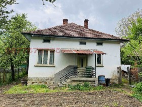 Продава  Къща, с. Лопян