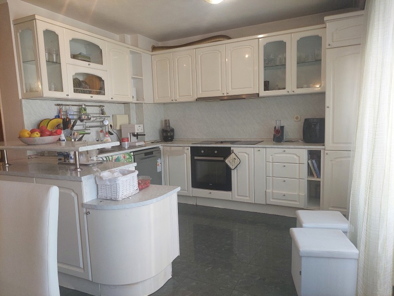 Eladó  3 hálószobás Sofia , Borovo , 225 négyzetméter | 47796940