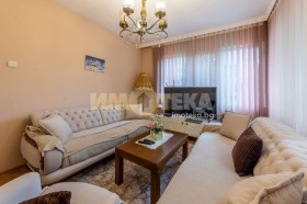 Етаж от къща град Варна, Левски 1