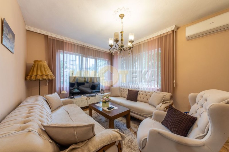 Продава  Етаж от къща град Варна , Левски 1 , 181 кв.м | 76937780 - изображение [2]