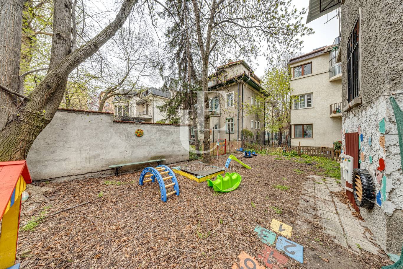 Продава КЪЩА, гр. София, Център, снимка 2 - Къщи - 54226361