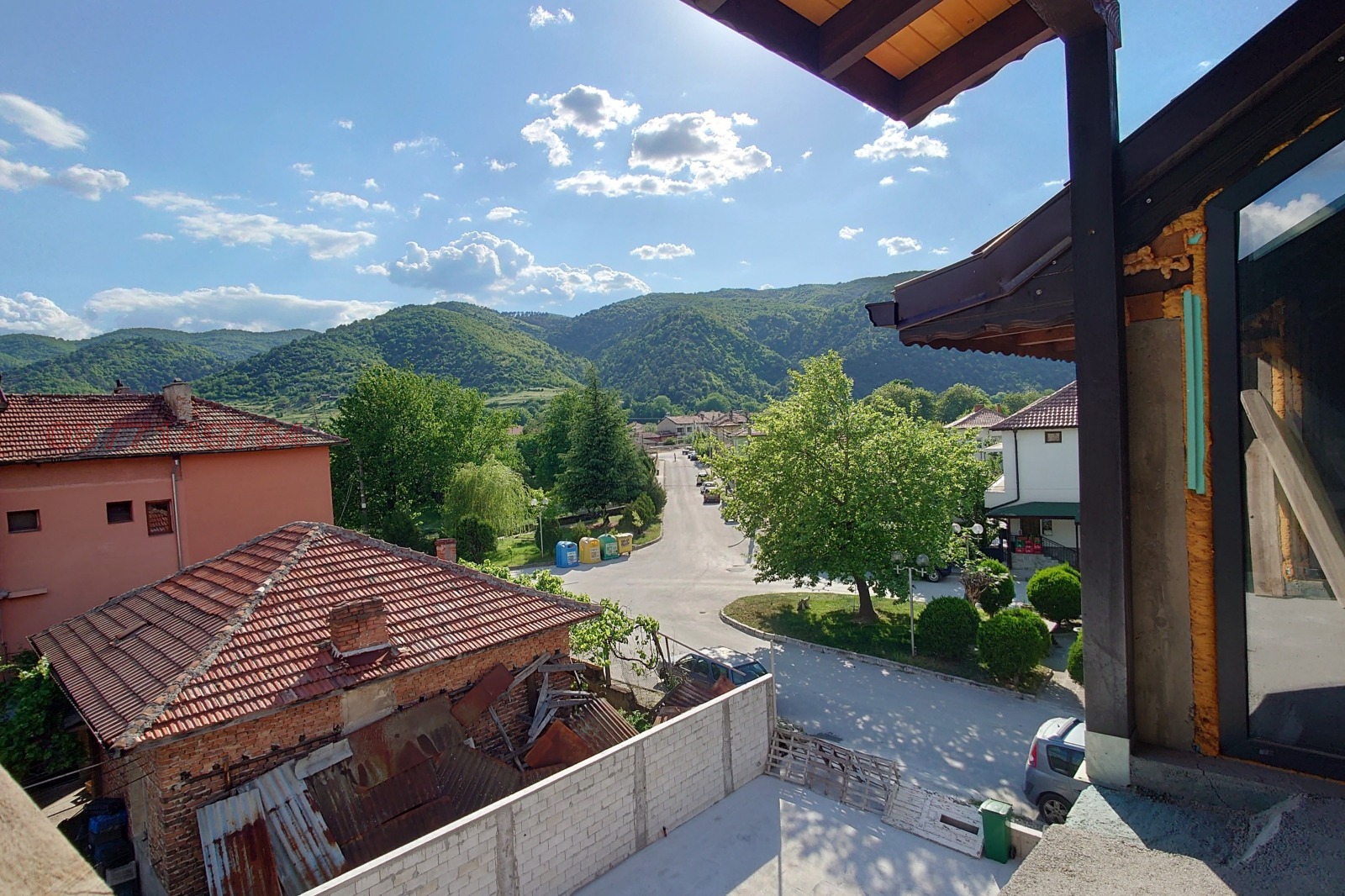 Продава КЪЩА, гр. Кресна, област Благоевград
