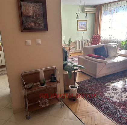 Продава  3-стаен град София , Студентски град , 90 кв.м | 64289882