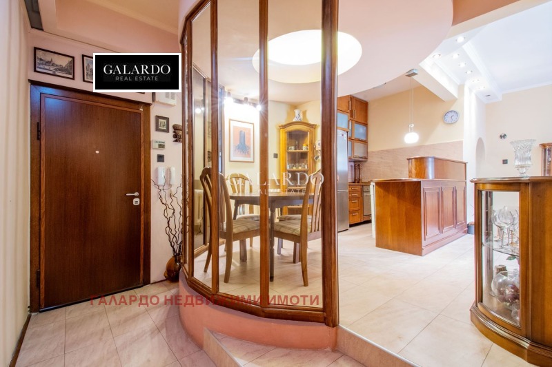 Продава 3-СТАЕН, гр. София, Център, снимка 3 - Апартаменти - 53156474