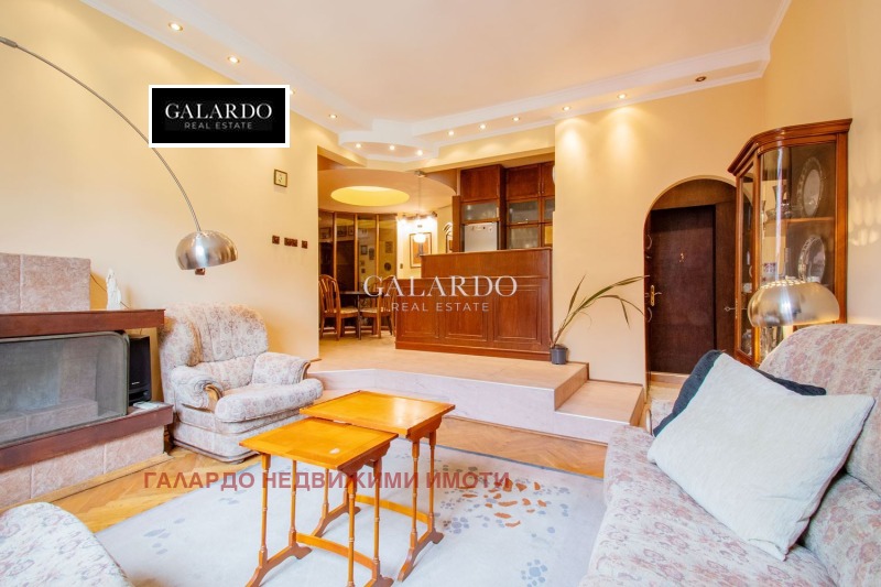 Продава 3-СТАЕН, гр. София, Център, снимка 2 - Апартаменти - 53156474