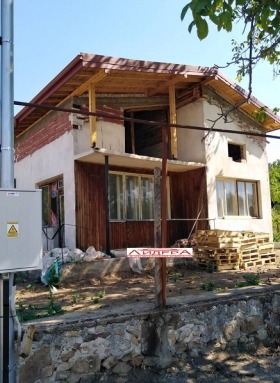 Продава къща област Пловдив с. Отец Паисиево - [1] 