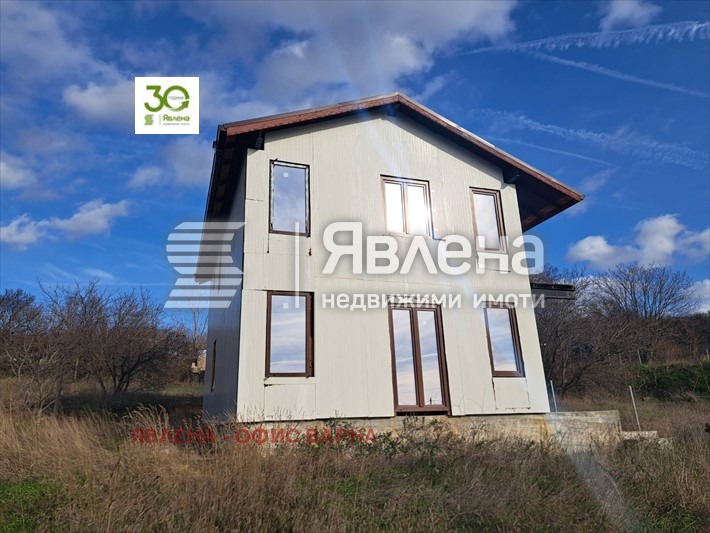 Продава КЪЩА, гр. Аксаково, област Варна