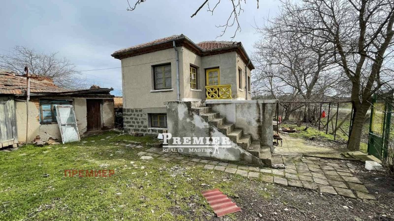 Продава КЪЩА в област Бургас, гр. Карнобат - 100 кв.м / 37 000 € » 72 365.71 лв., ПРЕМИЕР