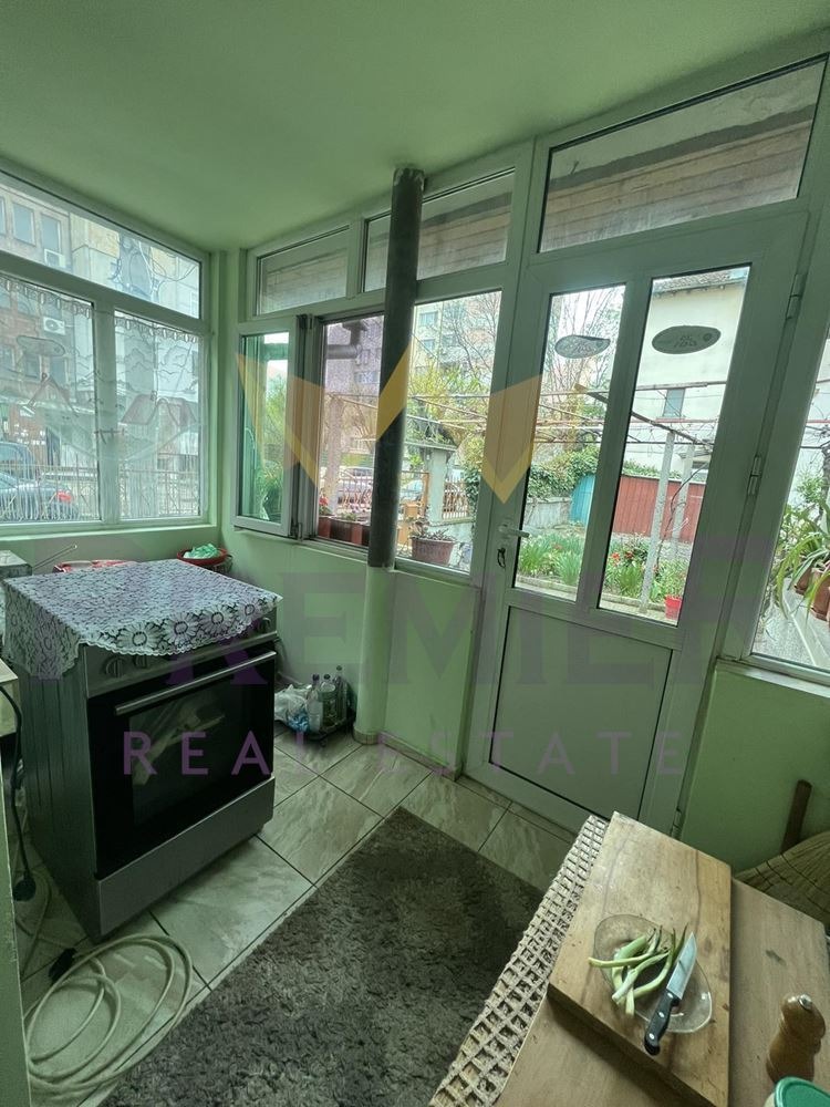 Продава КЪЩА, гр. Айтос, област Бургас, снимка 11 - Къщи - 54289789