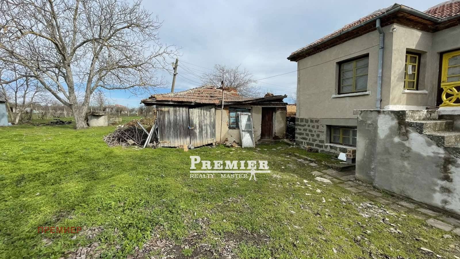 Продава КЪЩА, гр. Карнобат, област Бургас, снимка 2 - Къщи - 53694471