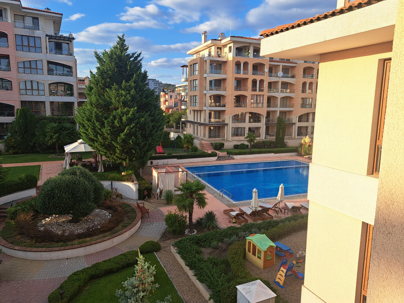 Продава  2-стаен град Варна , к.к. Св.Св. Константин и Елена , 76 кв.м | 98481881