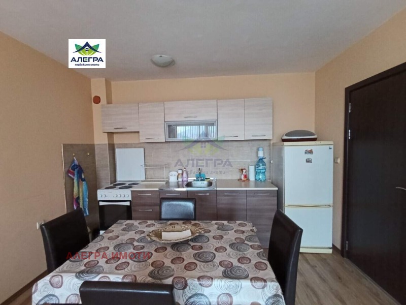 Продава 2-СТАЕН, гр. Пазарджик, Устрем