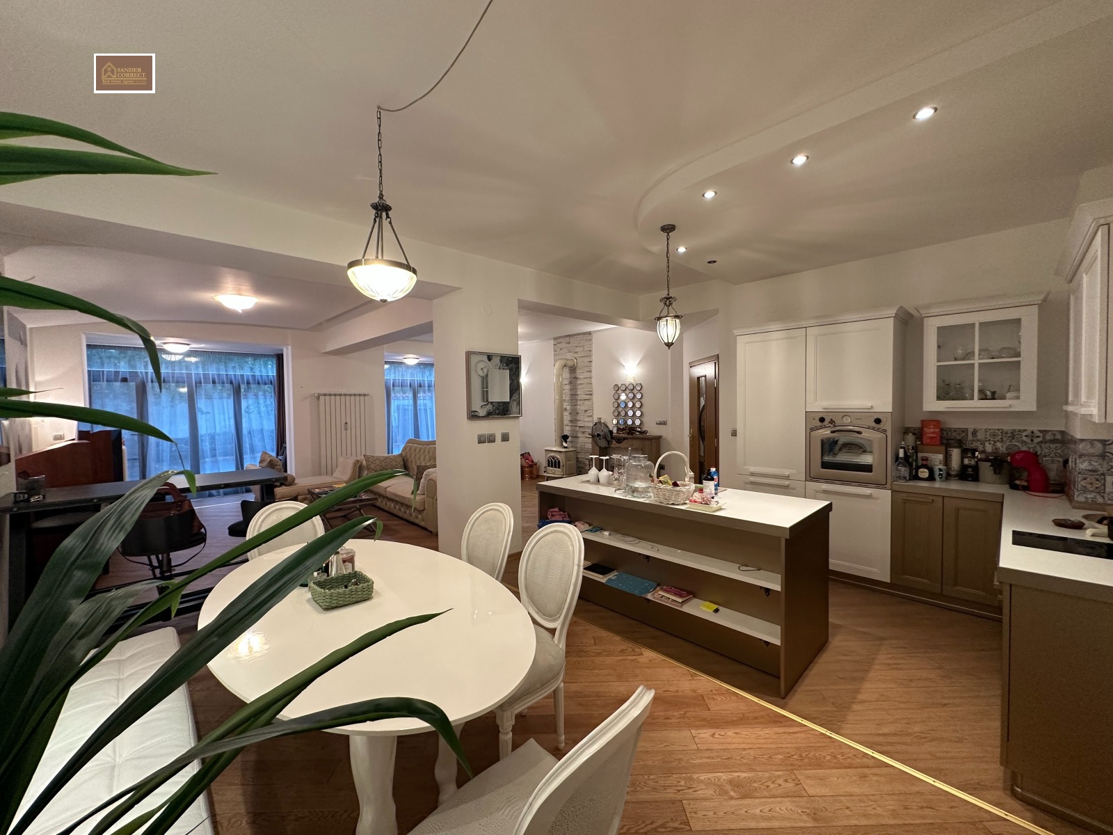 Продава МНОГОСТАЕН, гр. София, Център, снимка 5 - Апартаменти - 54322926