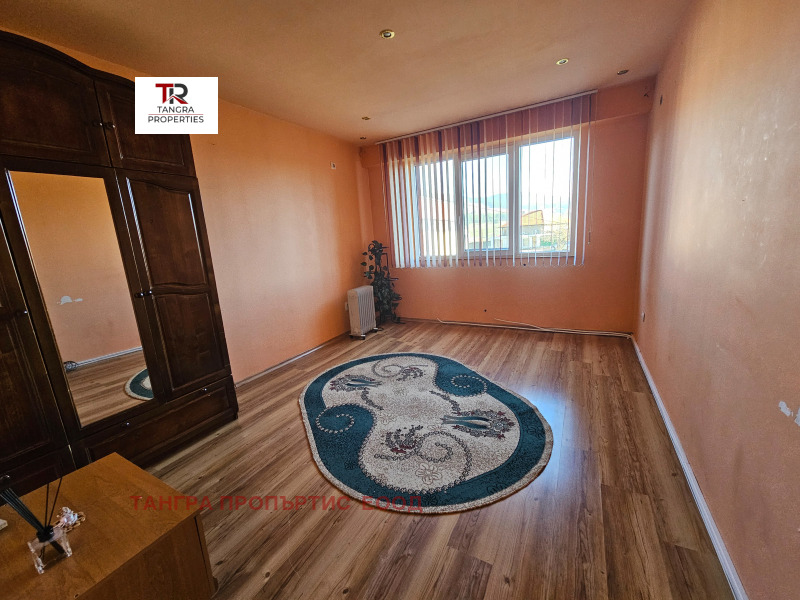 Продава 3-СТАЕН, гр. Радомир, област Перник, снимка 2 - Апартаменти - 52806258