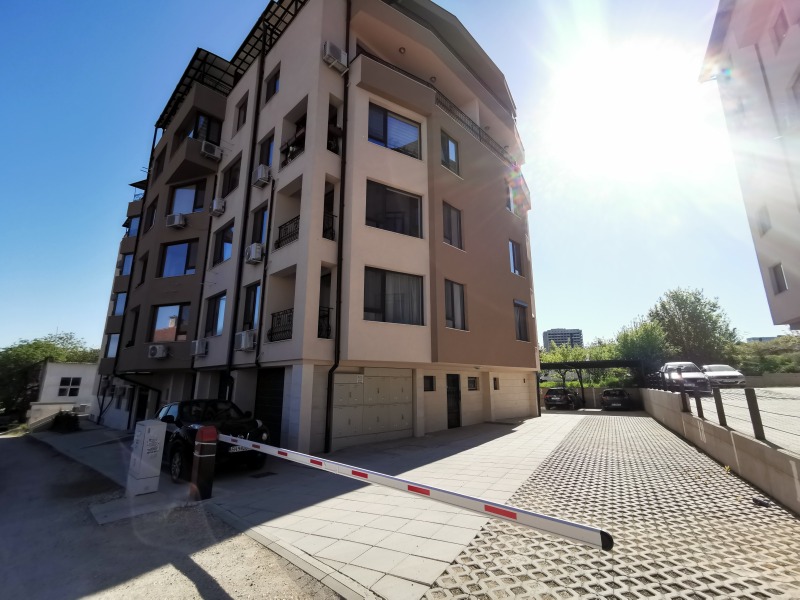 Продава  2-стаен град Плевен , Широк център , 60 кв.м | 23824857