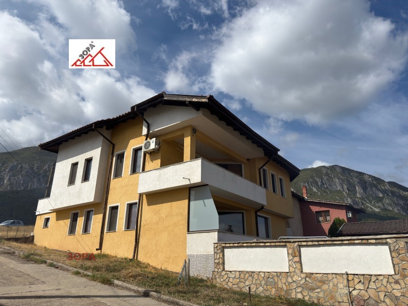 Продава КЪЩА, област Враца, с. Челопек • 529000 лв. • 72944311 — Holmes.bg