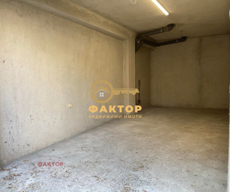 De vânzare  Garaj Plovdiv , Țentâr , 20 mp | 17335775