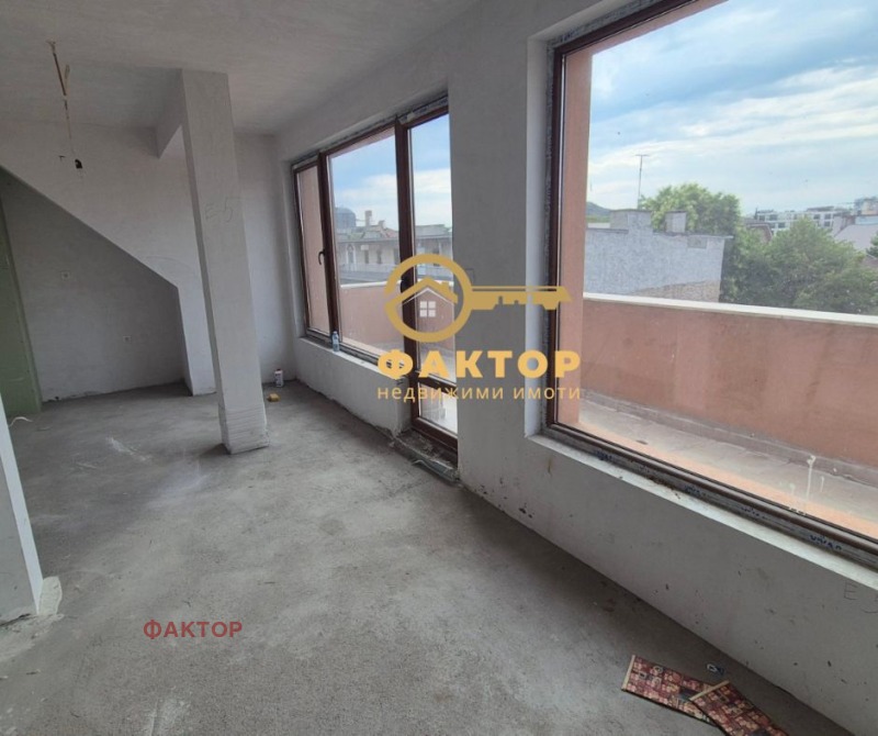 À venda  2 quartos Plovdiv , Centar , 110 m² | 49509084