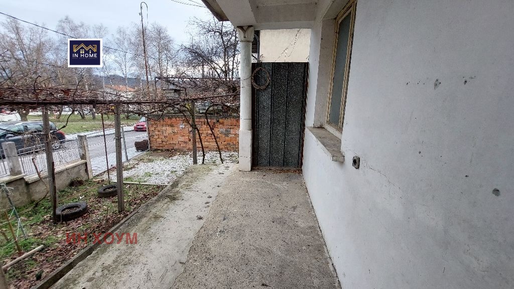 Продава ЕТАЖ ОТ КЪЩА, гр. Мездра, област Враца, снимка 2 - Етаж от къща - 53087711