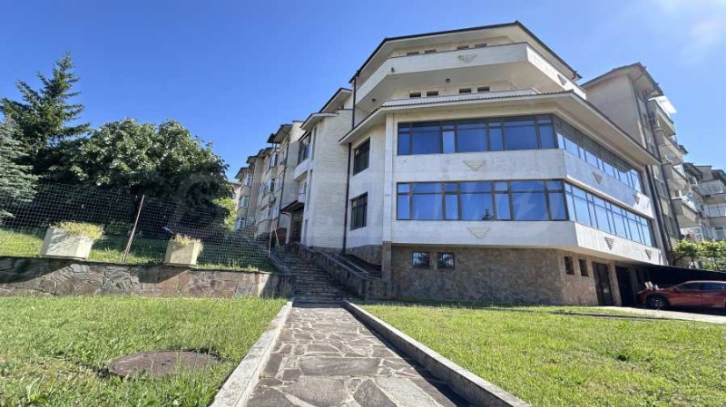 Продава ПРОМ. ПОМЕЩЕНИЕ в област Пловдив, гр. Карлово - 1300 кв.м / 1 450 000 € » 2 835 953.50 лв., СУПРИММО ОФИСИ В СТРАНАТА