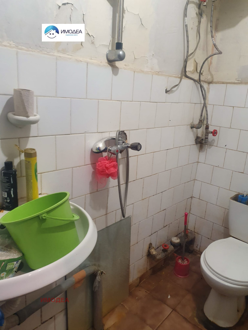 Продава ЕТАЖ ОТ КЪЩА, гр. Павликени, област Велико Търново, снимка 8 - Етаж от къща - 53163361