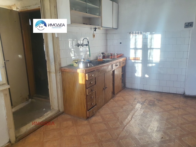 Продава ЕТАЖ ОТ КЪЩА, гр. Павликени, област Велико Търново, снимка 6 - Етаж от къща - 53163361