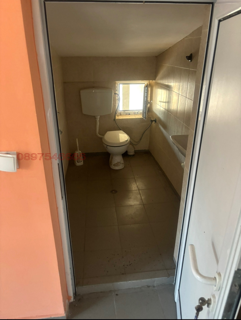 Продава ПРОМ. ПОМЕЩЕНИЕ, гр. Брезник, област Перник, снимка 12 - Производствени сгради - 52658447