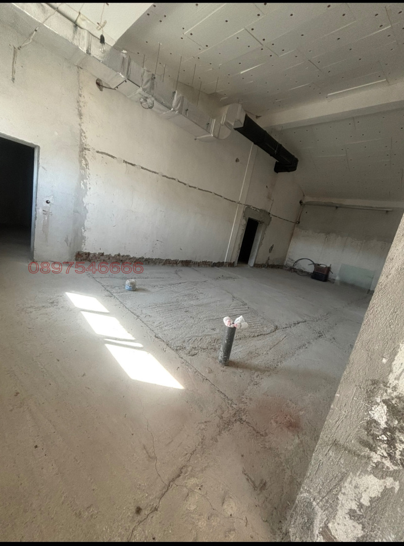 Продава ПРОМ. ПОМЕЩЕНИЕ, гр. Брезник, област Перник, снимка 3 - Производствени сгради - 52658447