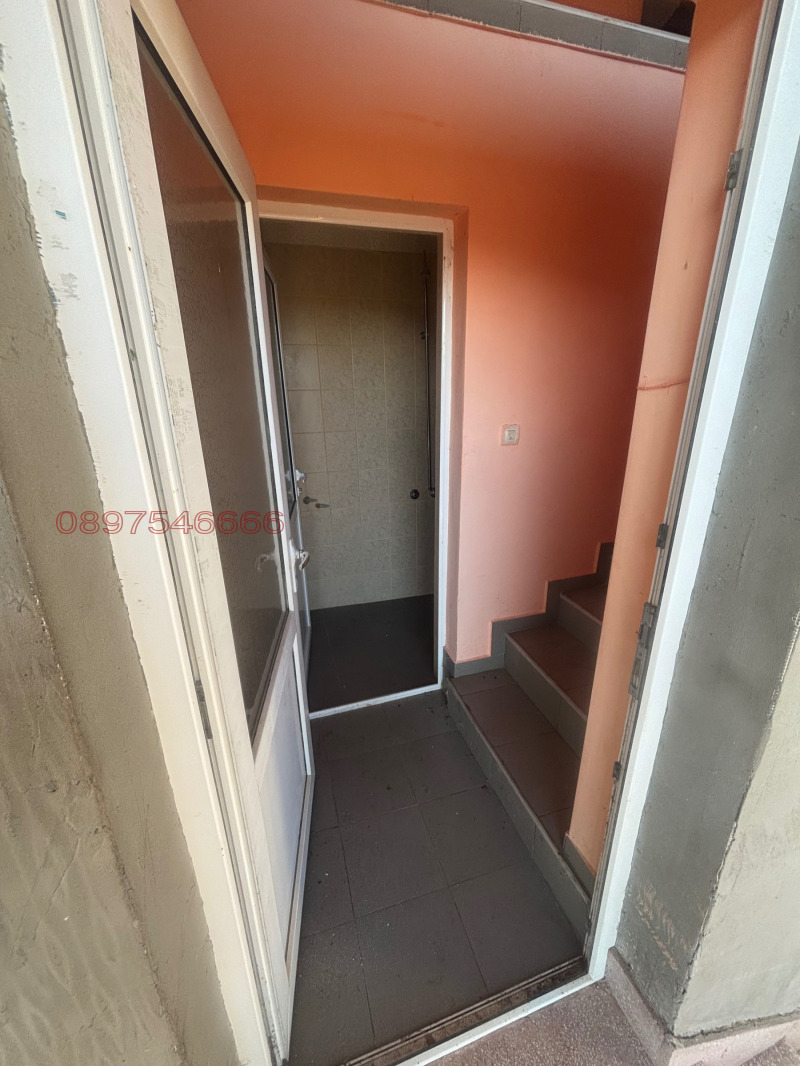 Продава ПРОМ. ПОМЕЩЕНИЕ, гр. Брезник, област Перник, снимка 13 - Производствени сгради - 52811699