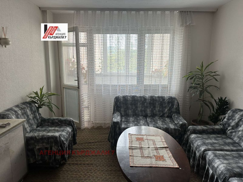 À venda  2 quartos Kardjali , Vazrojdenci , 87 m² | 85053641 - imagem [2]