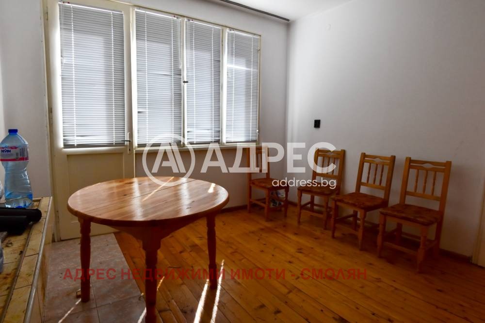 Продава ЕТАЖ ОТ КЪЩА, гр. Смолян, Стар център, снимка 5 - Етаж от къща - 55996116