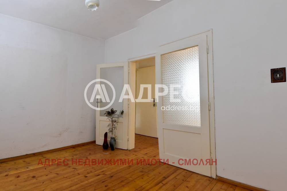 Продава ЕТАЖ ОТ КЪЩА, гр. Смолян, Стар център, снимка 4 - Етаж от къща - 55996116