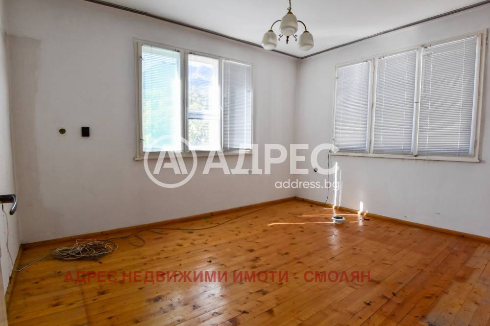 Продава ЕТАЖ ОТ КЪЩА, гр. Смолян, Стар център, снимка 2 - Етаж от къща - 55996116
