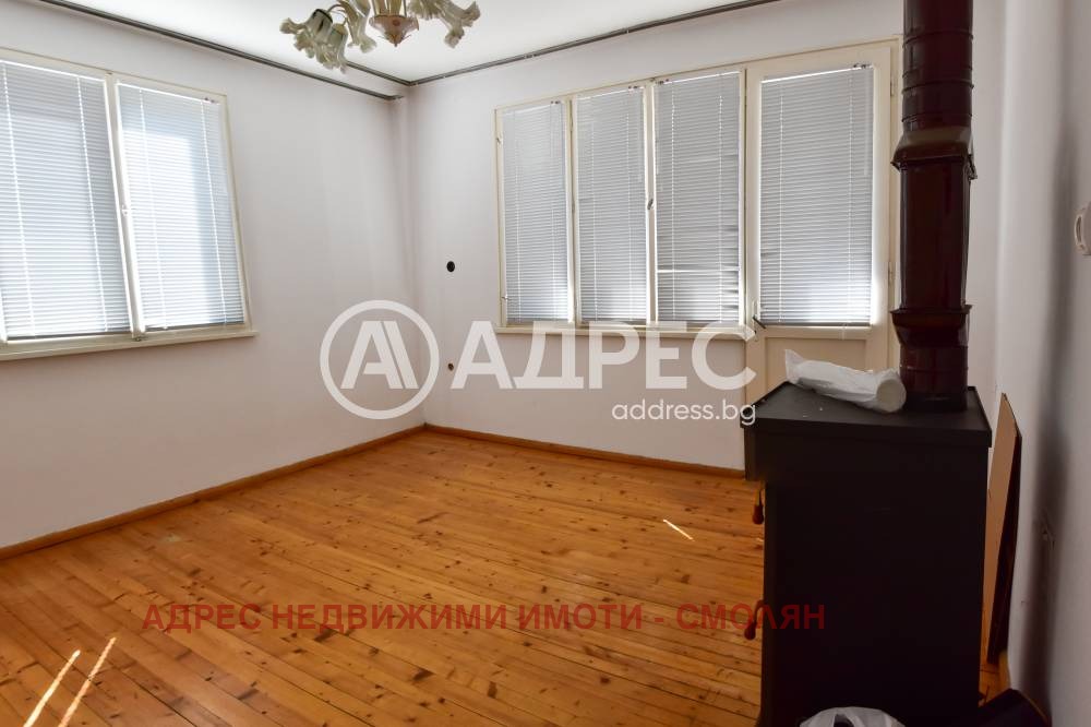 Продава ЕТАЖ ОТ КЪЩА, гр. Смолян, Стар център, снимка 3 - Етаж от къща - 55996116