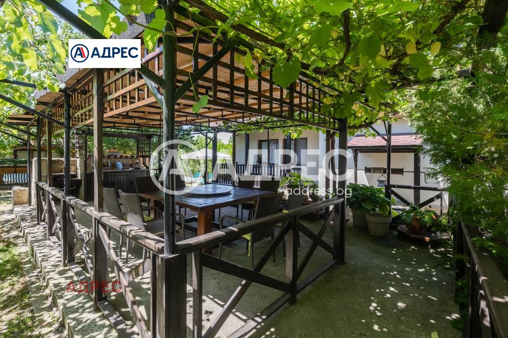 Продава КЪЩА, гр. Варна, м-т Перчемлията