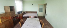 1 chambre Zdravets, Rouse