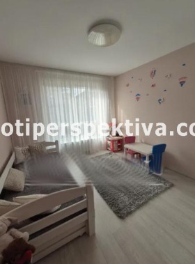 3-стаен град Пловдив, Кючук Париж 6
