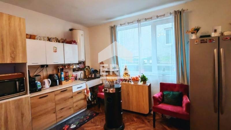 Продава ЕТАЖ ОТ КЪЩА, гр. Търговище, Център, снимка 5 - Етаж от къща - 53677566