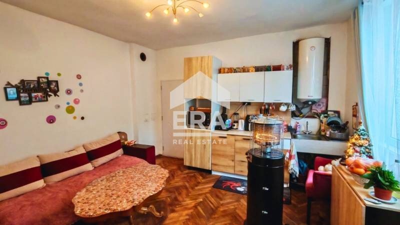 Продава ЕТАЖ ОТ КЪЩА, гр. Търговище, Център, снимка 2 - Етаж от къща - 53002844