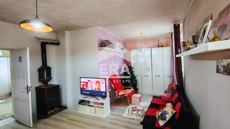 Продава ЕТАЖ ОТ КЪЩА, гр. Търговище, Център, снимка 2 - Етаж от къща - 53677566