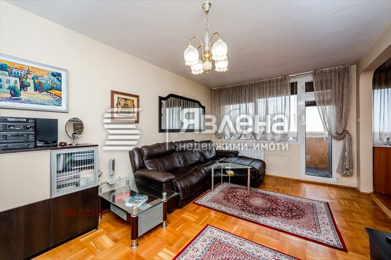 Продава  3-стаен град София , Младост 4 , 100 кв.м | 92640663