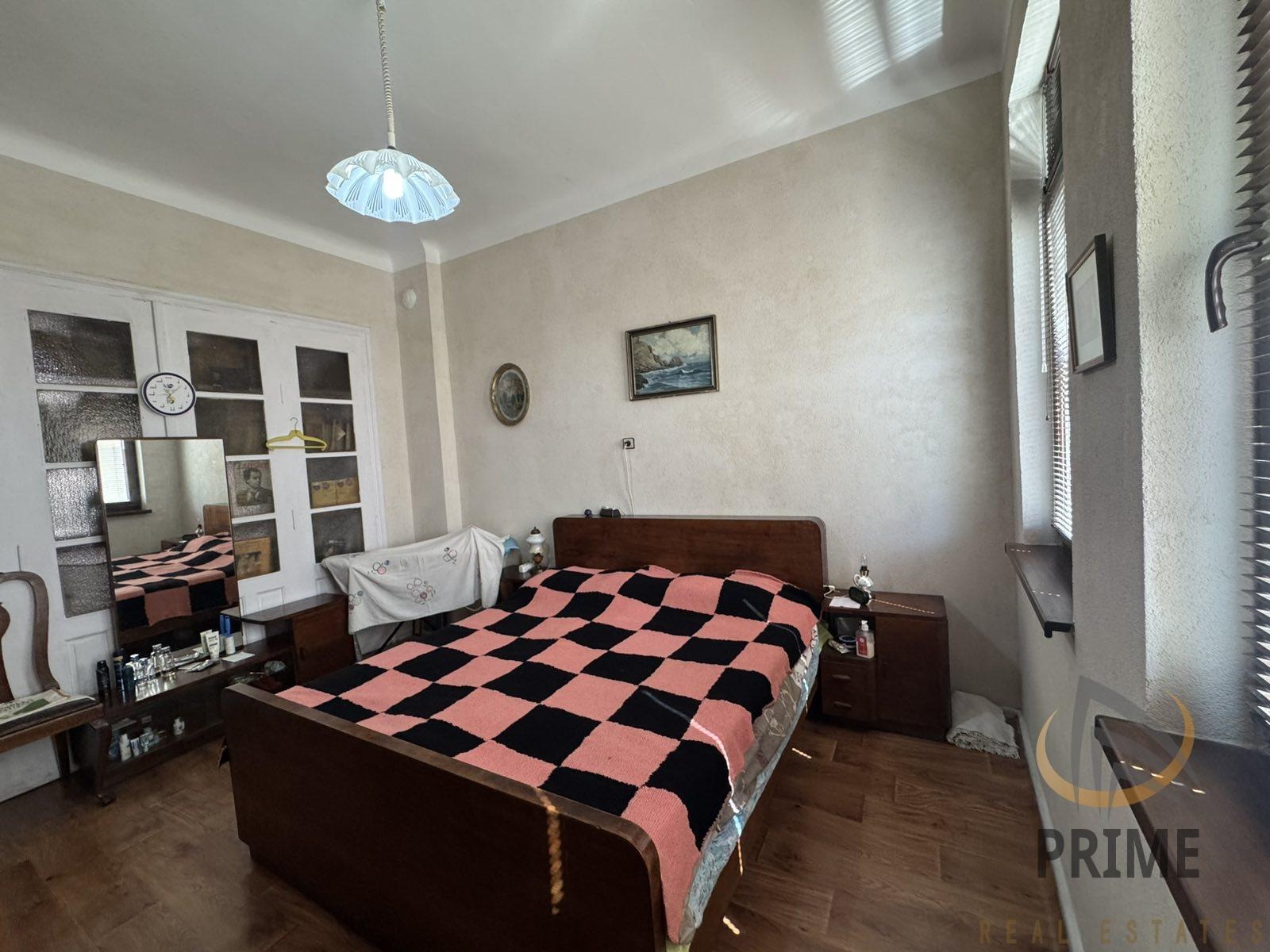 Продава МНОГОСТАЕН, гр. Бургас, Център, снимка 3 - Апартаменти - 54950304