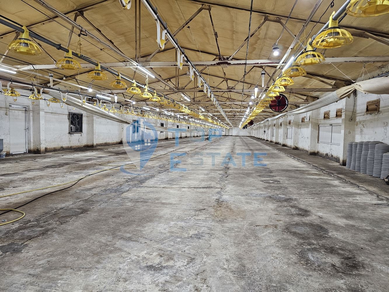 Продава ПРОМ. ПОМЕЩЕНИЕ, гр. Велико Търново, Промишлена зона - Запад, снимка 2 - Производствени сгради - 54129939