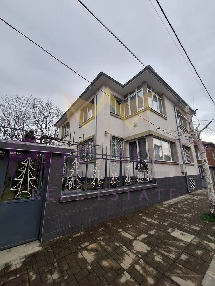 Продава КЪЩА, гр. Карнобат, област Бургас, снимка 2 - Къщи - 54079277
