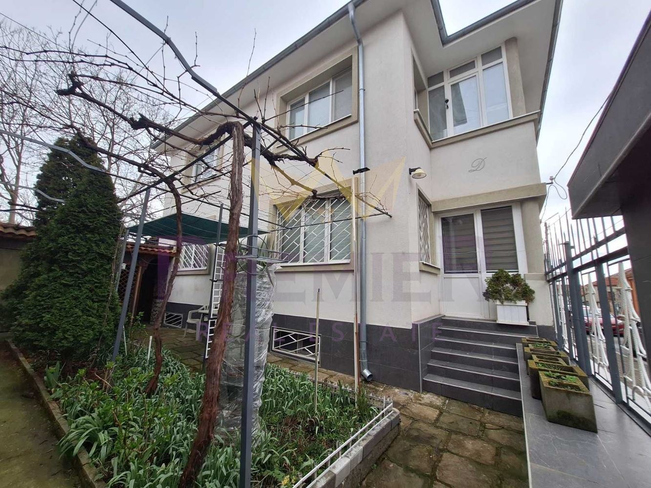 Продава КЪЩА, гр. Карнобат, област Бургас